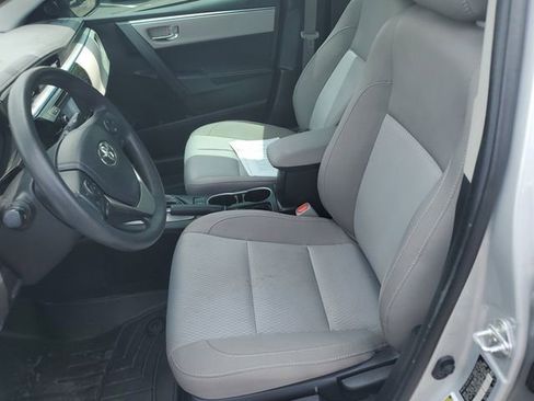 Used 2016 Toyota Corolla LE FWD image 17