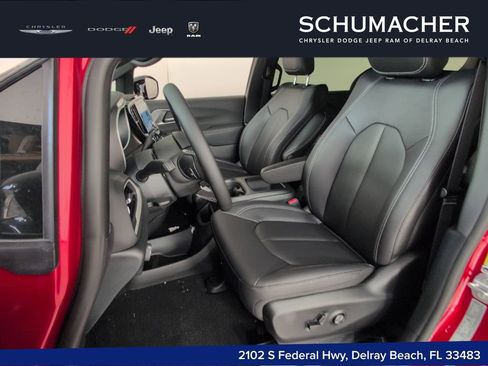 New 2026 Chrysler Voyager LX FWD image 5