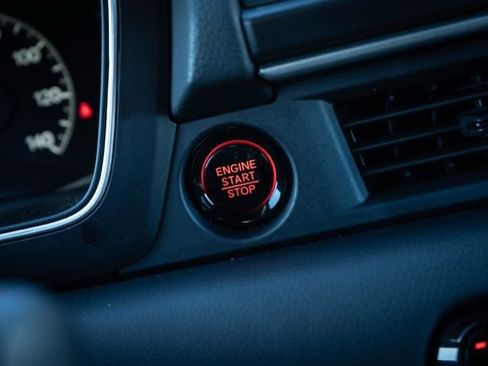 Used 2025 Honda Pilot Sport image 18