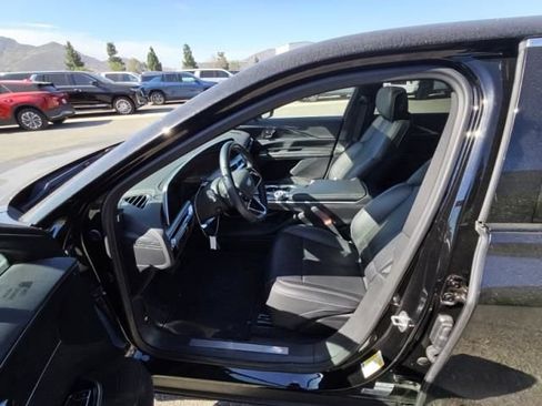 Used 2024 Cadillac Lyriq Luxury RWD image 6
