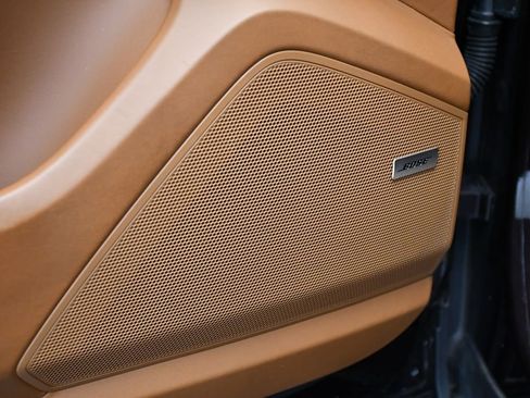 Used 2023 Porsche Cayenne Platinum Edition image 39