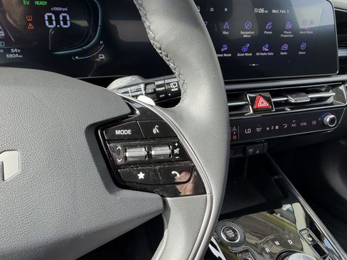 Used 2024 Kia Niro EX w/ EX Cold Weather Package image 28