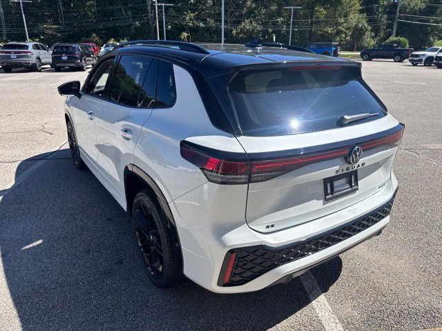 New 2026 Volkswagen Tiguan SE R-Line AWD/4WD image 5
