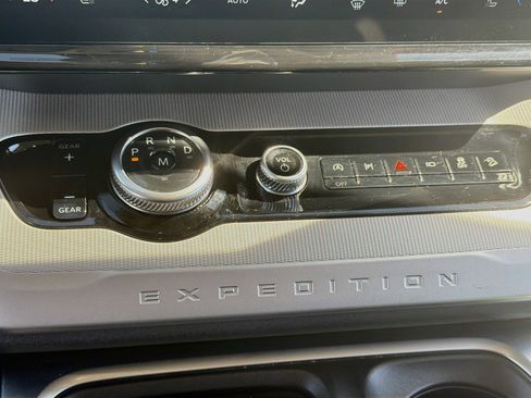 Used 2025 Ford Expedition Active AWD/4WD image 25