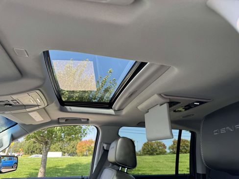 Used 2019 GMC Yukon XL Denali w/ Open Road Package image 18