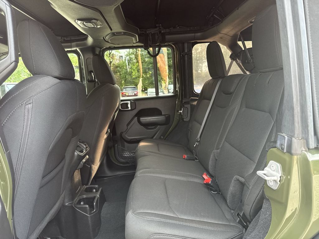 Used 2022 Jeep Wrangler Unlimited Sport AWD/4WD image 23