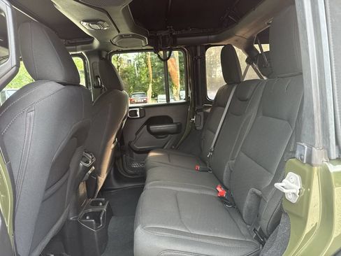 Used 2022 Jeep Wrangler Unlimited Sport AWD/4WD image 23