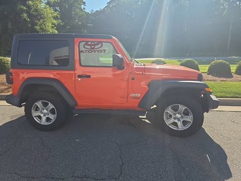 Used 2019 Jeep Wrangler Sport AWD/4WD image 7