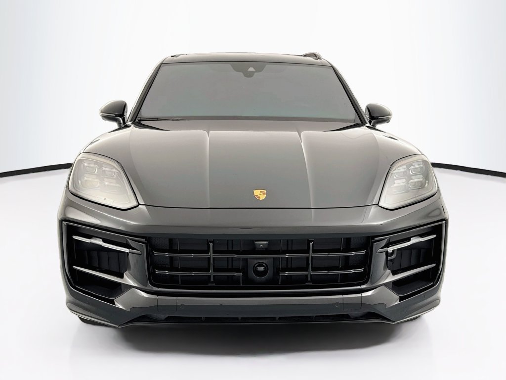 Used 2025 Porsche Cayenne GTS AWD/4WD image 2