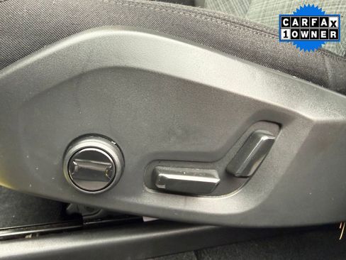 Used 2022 Volvo XC60 B5 Momentum image 13