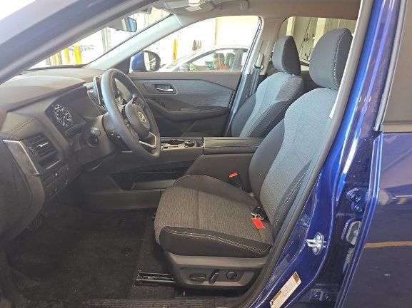 Used 2023 Nissan Rogue SV AWD/4WD image 6