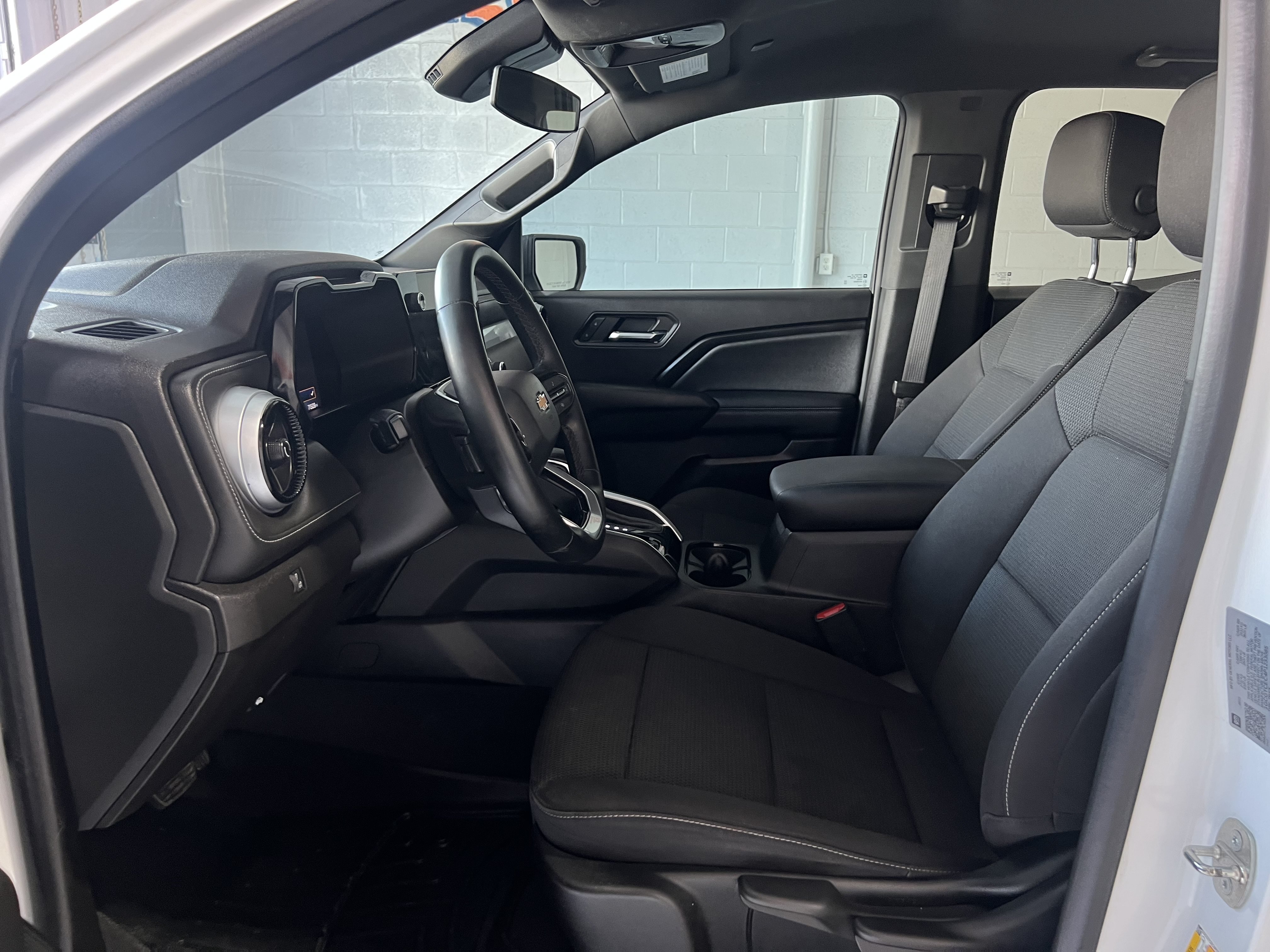 Used 2023 Chevrolet Colorado LT AWD/4WD image 9