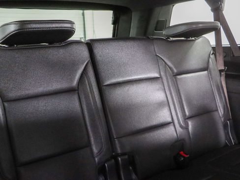 Used 2023 Chevrolet Suburban LT image 32