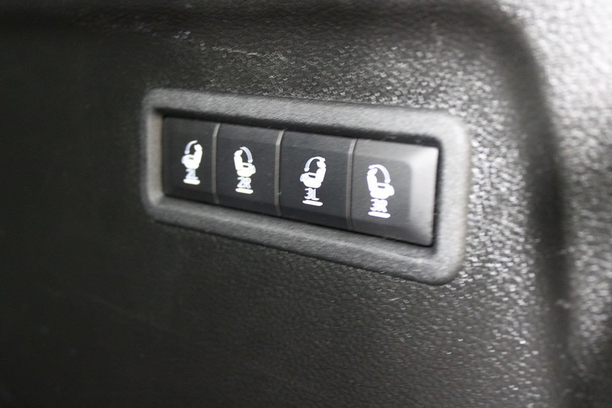Used 2024 Jeep Wagoneer L Series II RWD image 28
