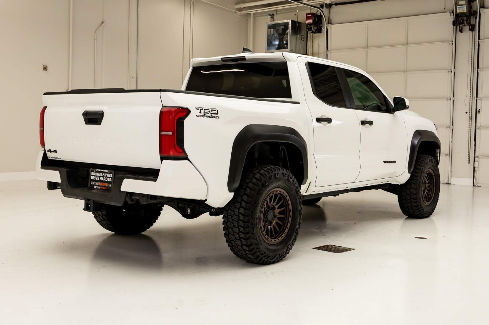 Used 2025 Toyota Tacoma TRD Off-Road AWD/4WD image 9