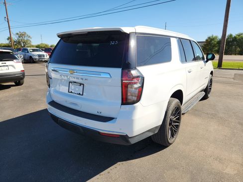 Used 2023 Chevrolet Suburban LT image 4