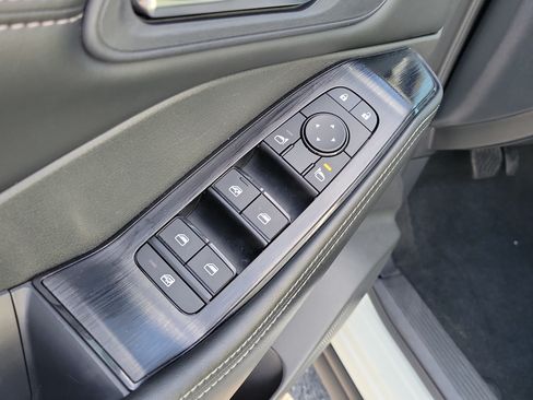 Used 2023 Nissan Rogue SV w/ SV Premium B Package FWD image 18