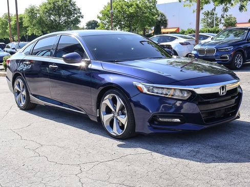 Used 2018 Honda Accord Touring image 2