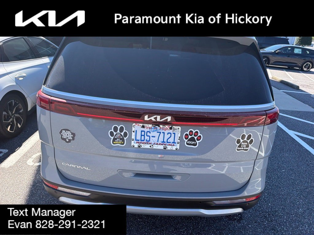 Used 2024 Kia Carnival EX FWD image 5