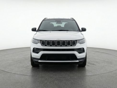 Used 2025 Jeep Compass Limited image 2
