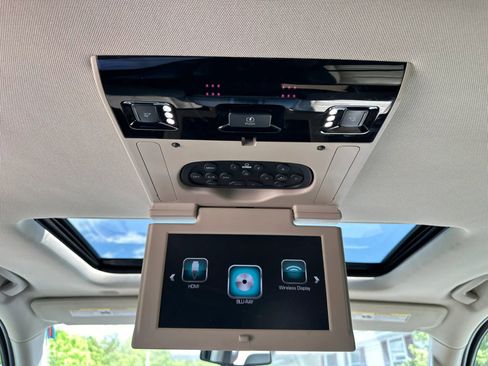 Used 2020 Chevrolet Suburban Premier AWD/4WD image 35