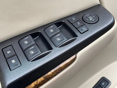 Used 2016 GMC Yukon XL Denali image 18