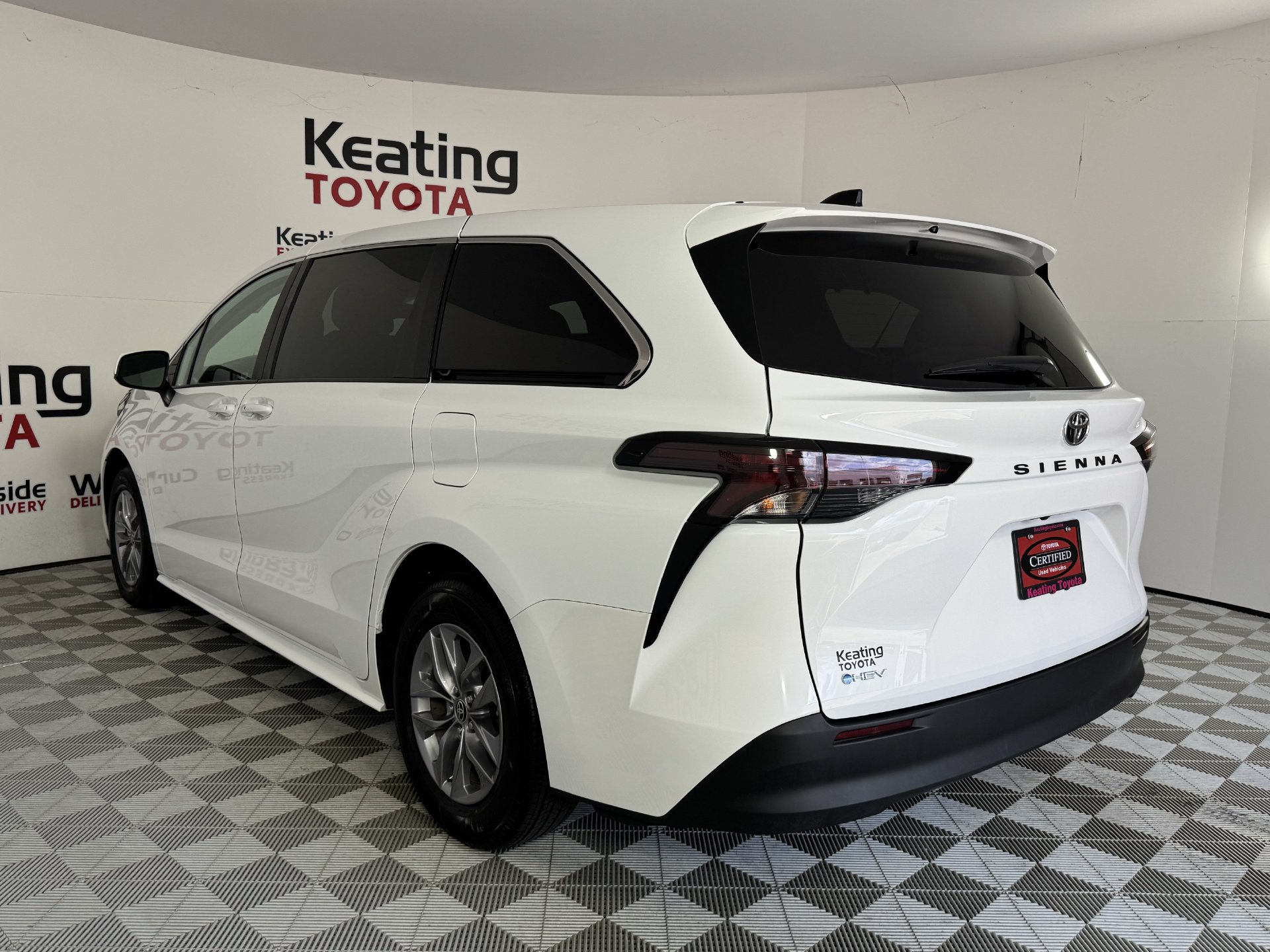 Certified 2026 Toyota Sienna LE FWD image 8