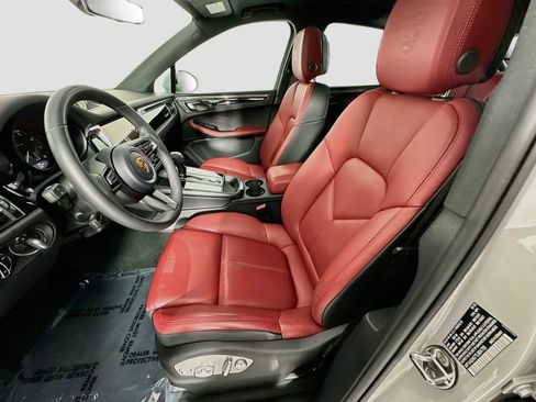 Certified 2026 Porsche Macan AWD/4WD image 5