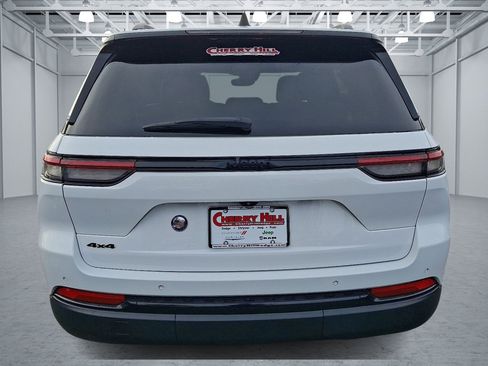 Used 2023 Jeep Grand Cherokee Altitude image 4