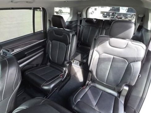 Used 2023 Jeep Grand Cherokee L Limited w/ Luxury Tech Group II AWD/4WD image 14