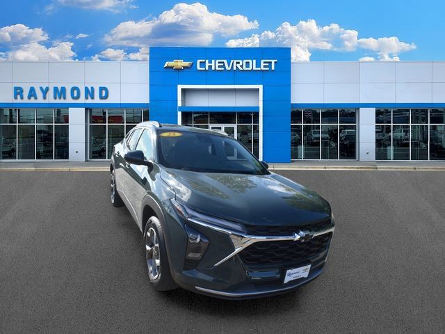 Certified 2025 Chevrolet Trax LT w/ LT Convenience Package FWD image 9