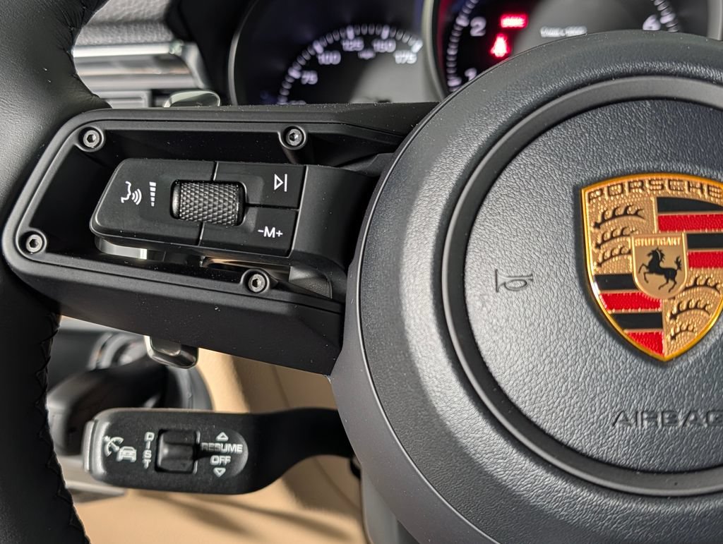 Certified 2026 Porsche Macan AWD/4WD image 36
