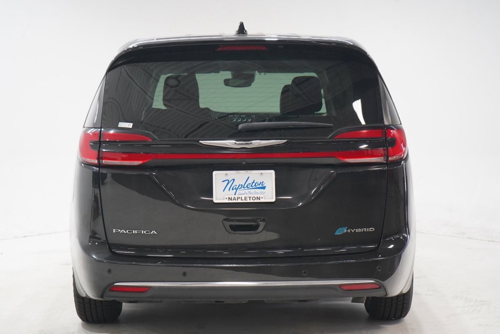 Used 2023 Chrysler Pacifica Touring-L FWD image 6