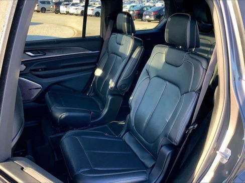 Used 2021 Jeep Grand Cherokee L Overland w/ Luxury Tech Group IV image 19