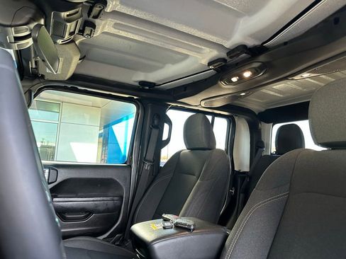 Used 2025 Jeep Gladiator Willys image 14