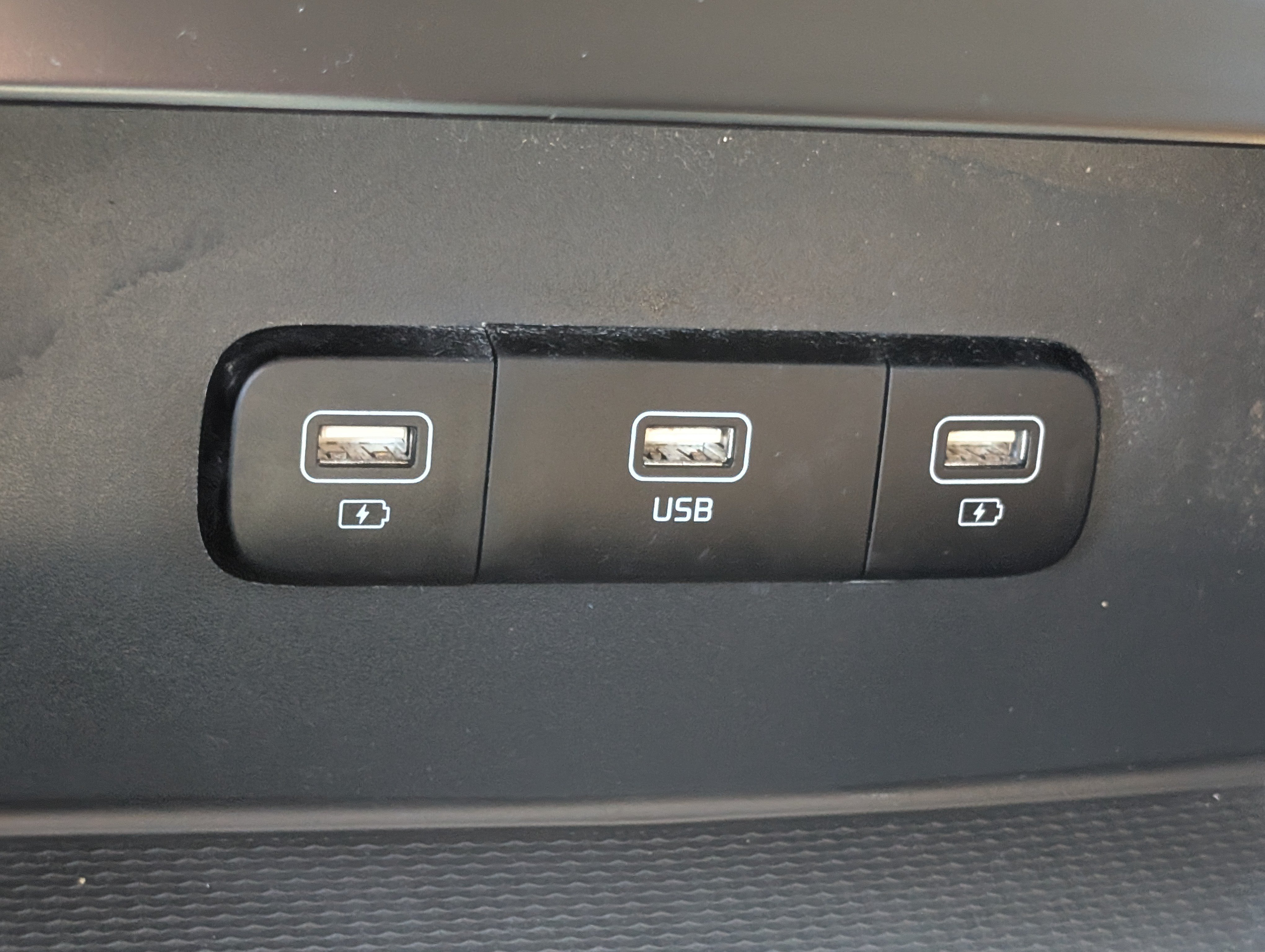 Used 2022 Kia Carnival LX FWD image 27