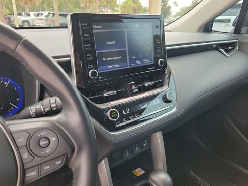 Used 2022 Toyota Corolla Cross XLE FWD image 23