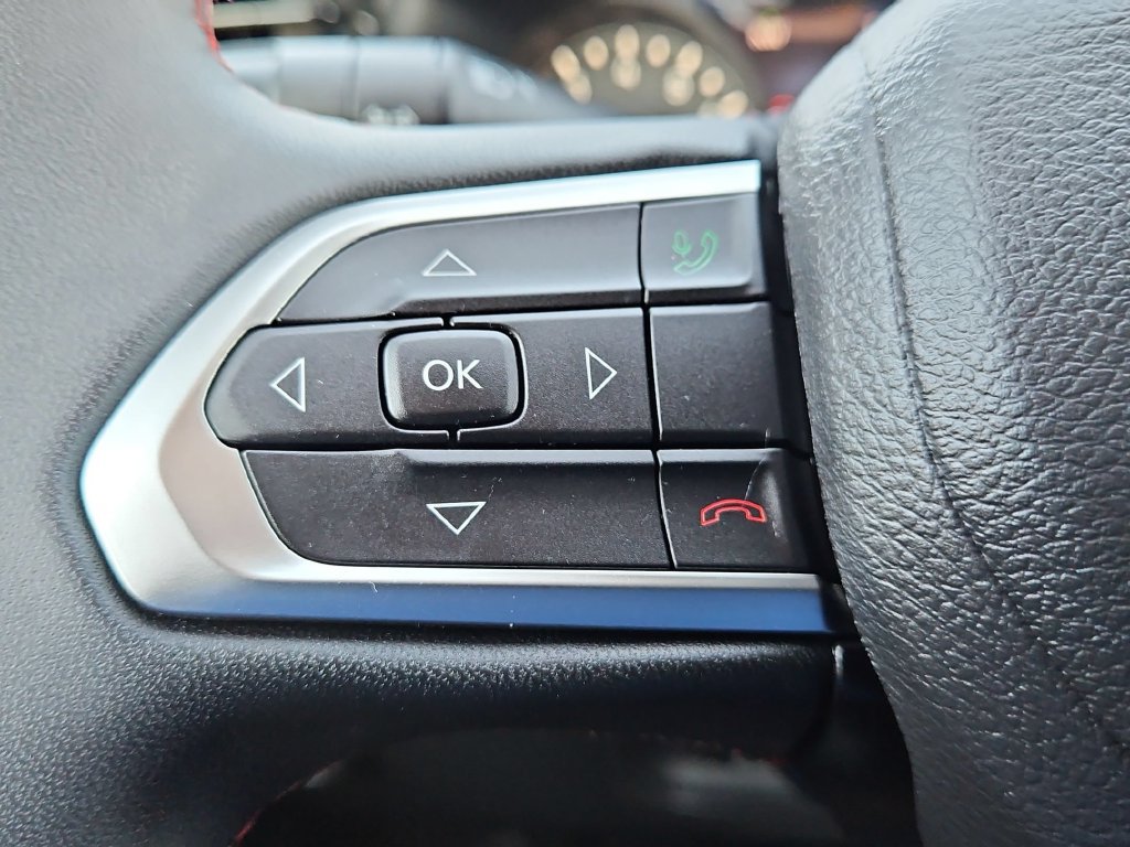 Used 2025 Jeep Compass Trailhawk AWD/4WD image 18