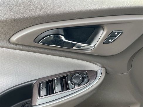 Used 2019 Chevrolet Malibu Hybrid image 22