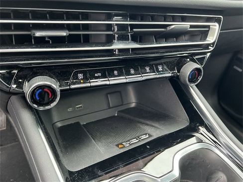 Certified 2024 Chevrolet Traverse RS image 17