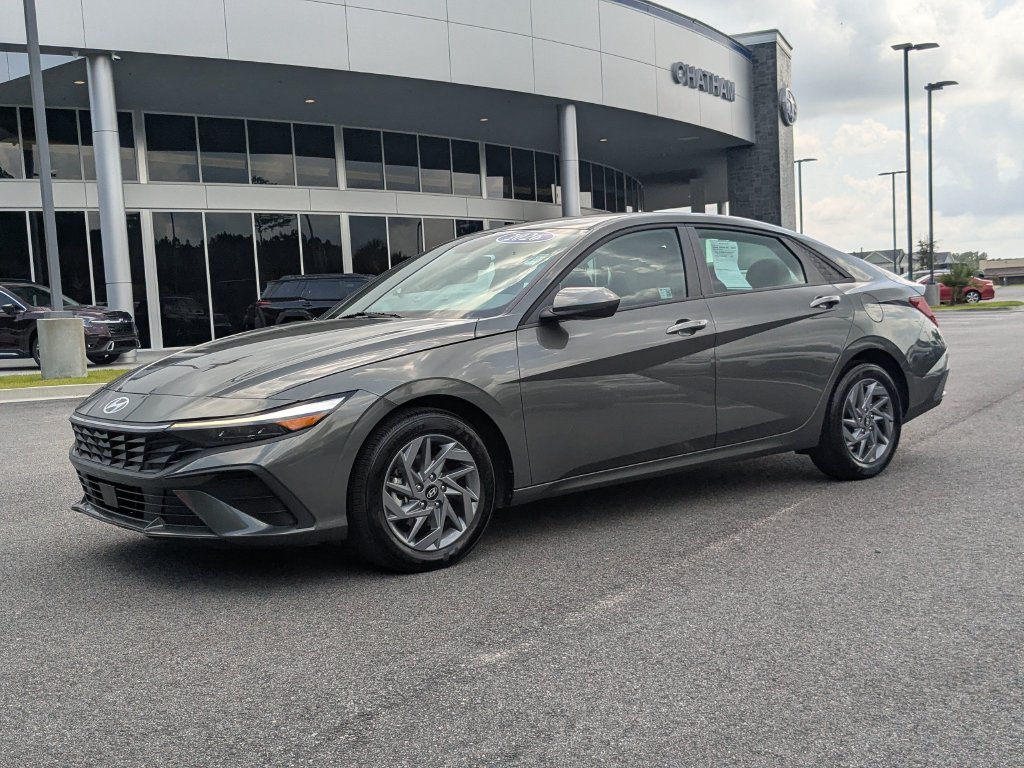 Used 2026 Hyundai Elantra Hybrid FWD image 8