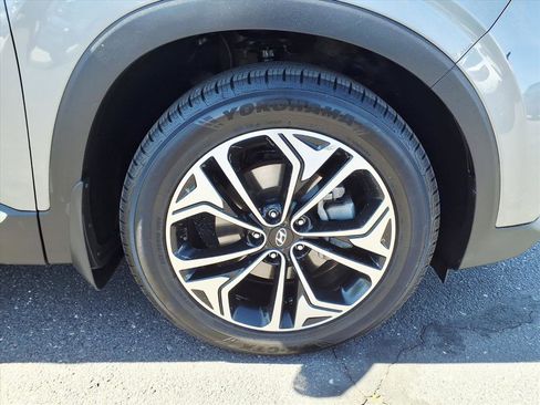 Used 2019 Hyundai Santa Fe AWD image 9