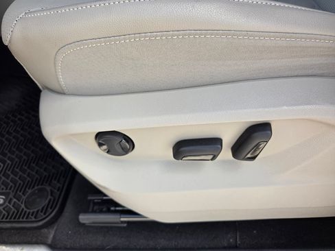 Used 2024 Volkswagen Atlas SE FWD image 5