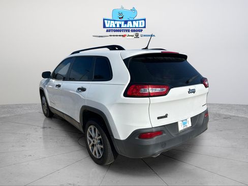 Used 2015 Jeep Cherokee Sport w/ Sport Appearance Group FWD image 3
