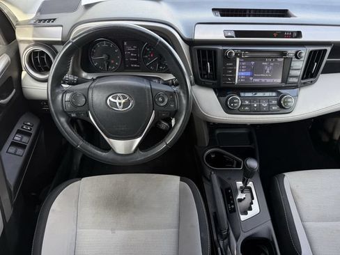 Used 2018 Toyota RAV4 XLE FWD image 12