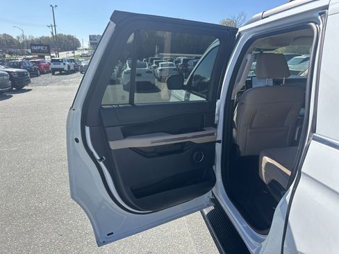 Used 2024 Ford Expedition Max XLT image 26
