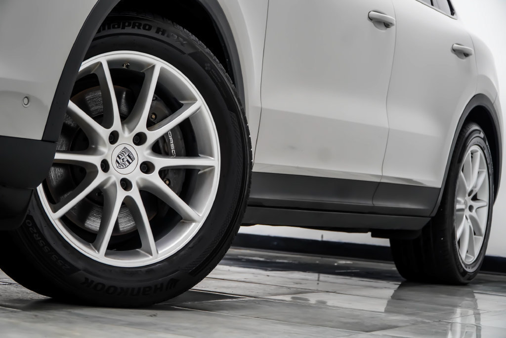 Used 2024 Porsche Cayenne w/ Premium Package Plus (PFM) AWD/4WD image 4
