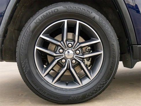 Used 2018 Jeep Grand Cherokee Laredo image 9