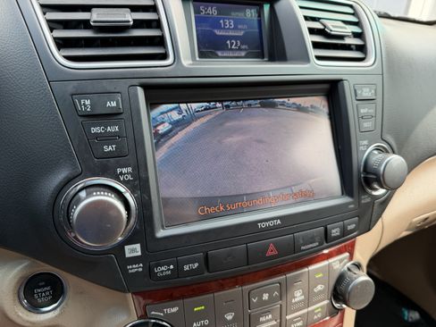 Used 2012 Toyota Highlander Limited w/ Tow Pkg AWD/4WD image 23