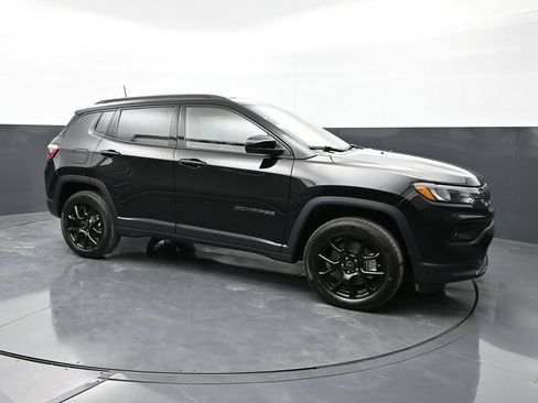 Used 2026 Jeep Compass Latitude AWD/4WD image 1